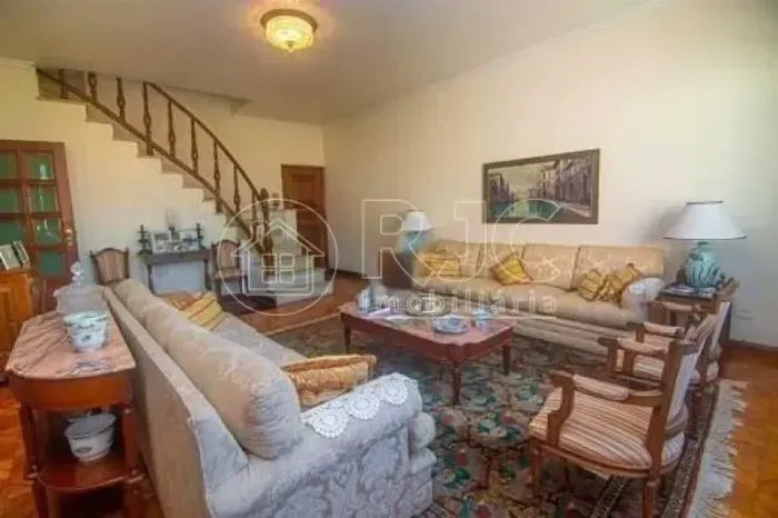Duplex para venda possui 256 metros quadrados com 4 quartos em Laranjeiras - Rio de Janeir