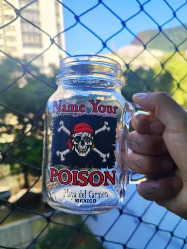 Copo de RUM "Name your Poison" Plata del Carmen México Pirata