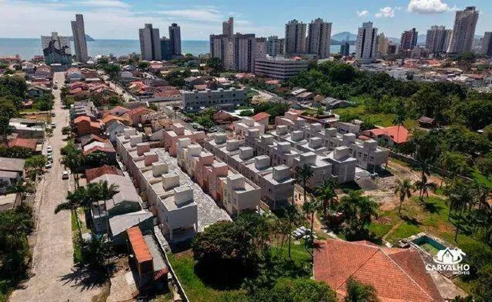 Sobrado com 3 dormitórios à venda, 99 m² por R$ 989.320,50 - Centro - Balneário Piçarras/S