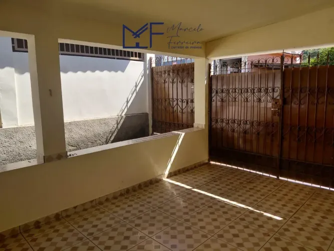 Casa no centro de Florestal/MG - OPORTUNIDADE
