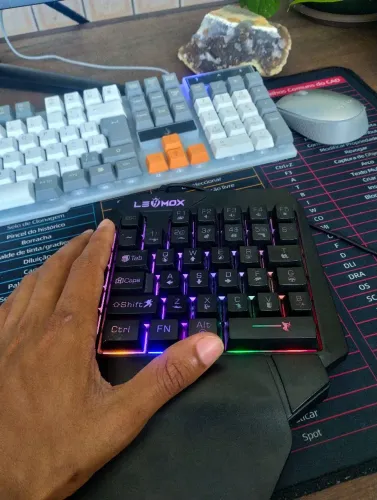 Teclado Gamer Uma Mão Leomax LED RGB | Ideal FPS / Setup Gamer
