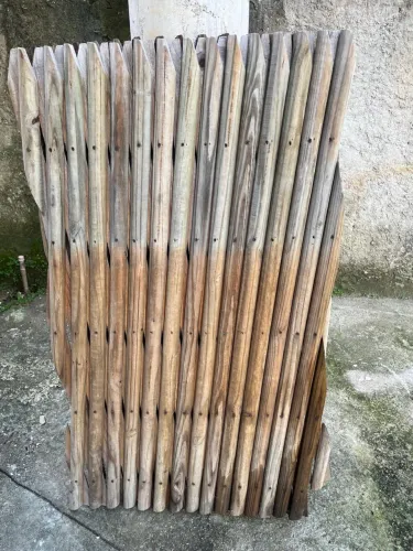 Cercas de madeira 13 (unidades) 1,20m X 0,62 ( fechada )