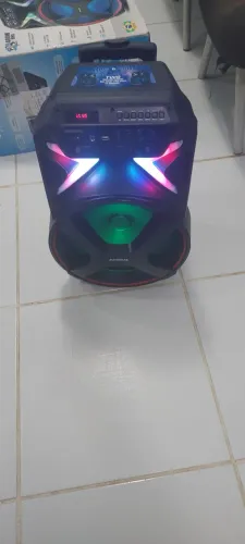 Caixa de som semi nova 