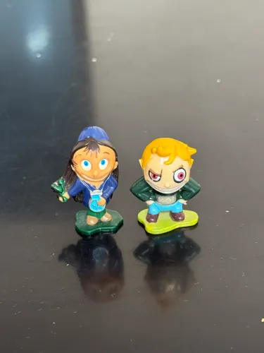 miniaturas kinder ovo funny students