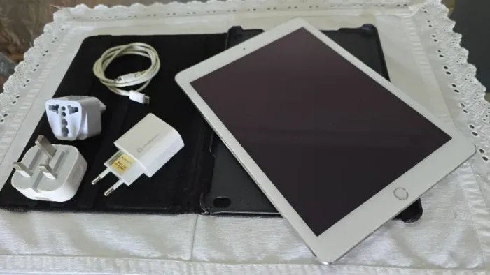 iPad Air 2 Geração 9.7 A1567 Wi-fi + Celular 128gb + Acessórios , Prata
