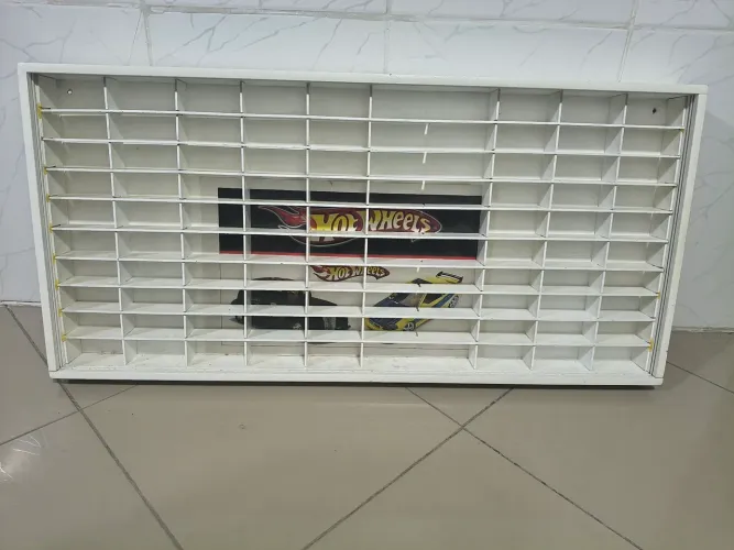Expositor Carinhos Hot Wheels Maisto e outros 
