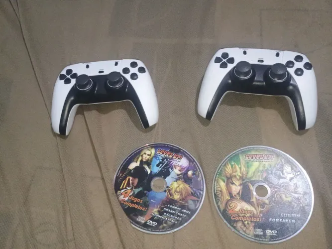 Vende-se compo dois controles bluetooth e dois jogos level up