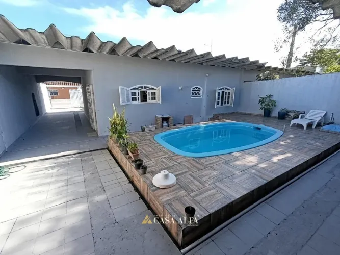 Casa com piscina a venda em Matinhos Parana