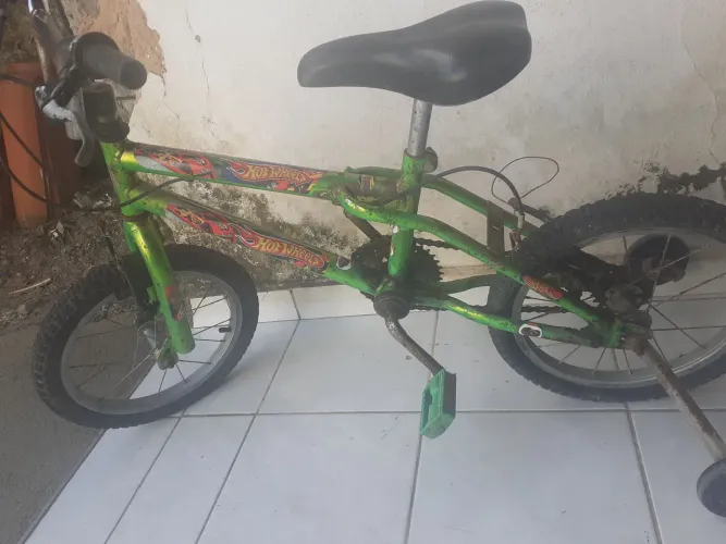 Bicicleta Infantil - verde - com rodinhas R$ 250, 00 reais