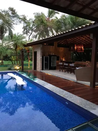 Mansão de 5 quartos no condomínio casas de praia do forte mobiliada