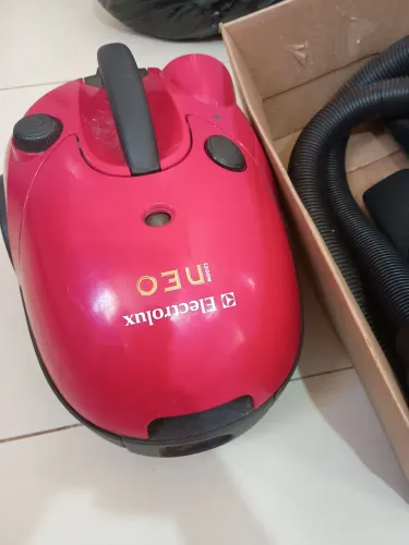 Aspirador de pó compacto Neo Electrolux