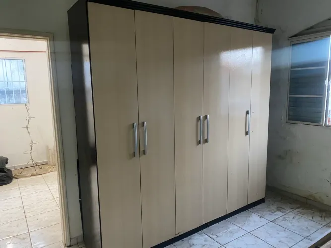Guarda Roupa de 6 Portas Grande