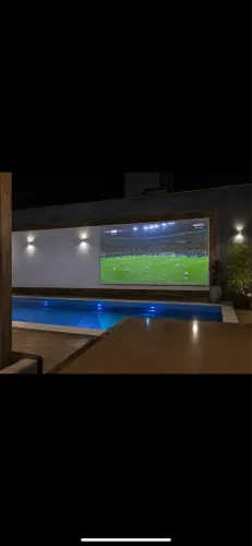 Casa com telão 550 metros da praia disponível para os jogos da copa enseda Guarujá 