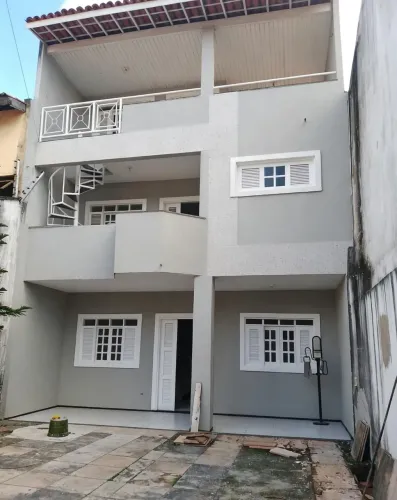 Casa triplex próximo a igreja da Glória na cidade dos funcionários