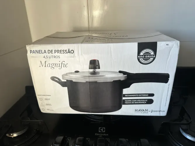 Panela de pressão Magnific 4,5 litros Novo