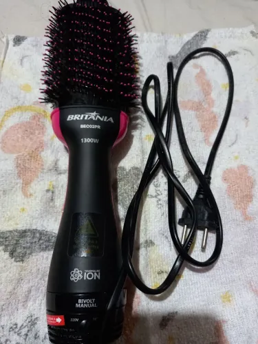 Escova secadora Britânia bivolt manual