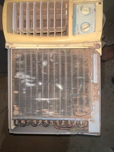 VENDO AR CONDICIONADO DE JANELA ANTIGÃO COM TODAS AS PEÇAS ORIGINAIS