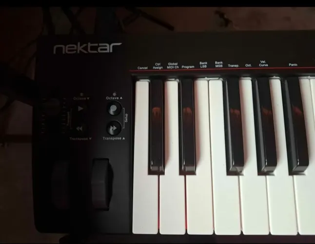 Teclado controladora MIDI nektar SE61