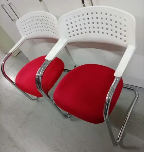 Cadeira de Escritório fixa marca Cavaletti para recepção, sala de reunião.