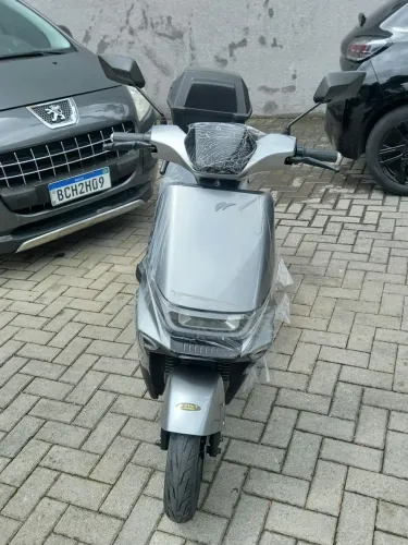 MOTO GATAKA 2027 0km