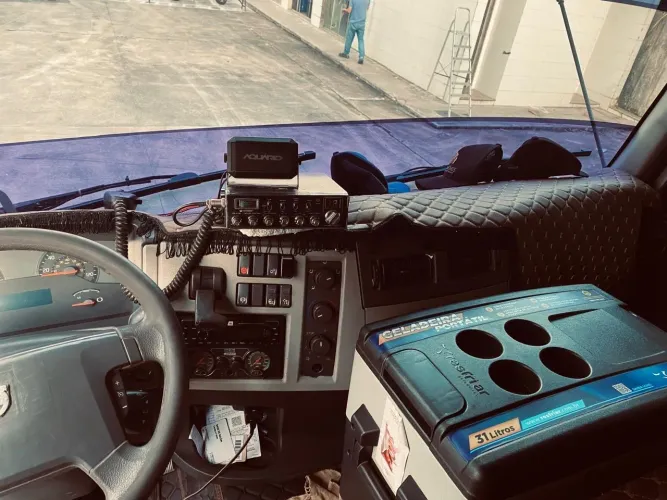 Caminhão Volvo BiTruck VM270 8x2R Automático