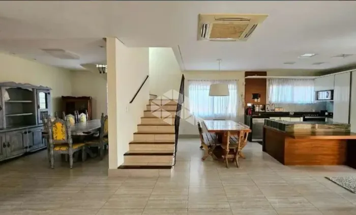 CASA 3 QUARTOS SENDO 2 SUÍTES 4 VAGAS COM PISCINA NO BALNEÁRIO FLORIANÓPOLIS