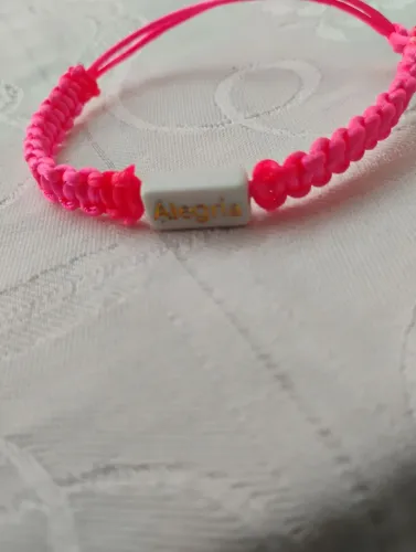 Pulseira alegria rosa trançada de fio