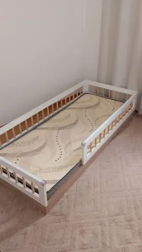Cama infantil montessoriana