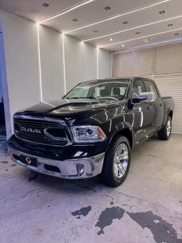 Ram Classic Laramie 5.7 V8 16V Gasolina 4X4 Aut. 2022