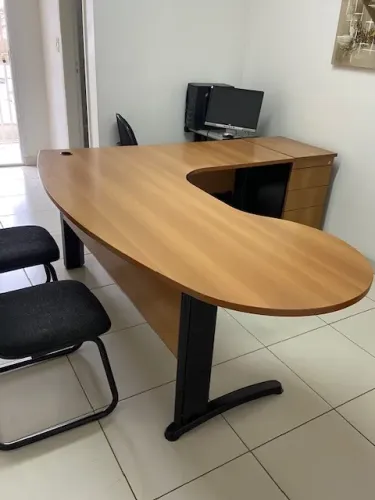 mesa de escritório + gaveteiro