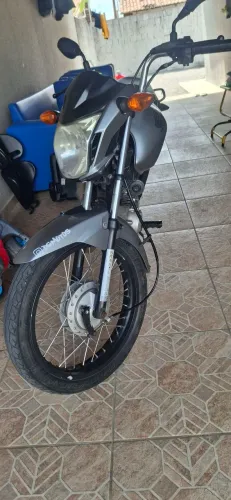 Moto muito boa de andar, aros Monacos, enraiação inox, 2 pneus em ótimo estado.