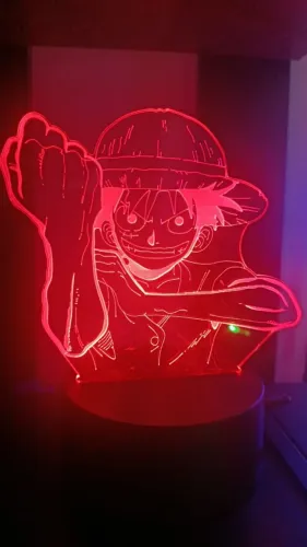 Luminária de led rbg do Luffy produto funcionando em perfeito estado
