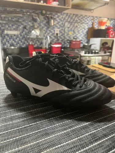Chuteira de campo Mizuno