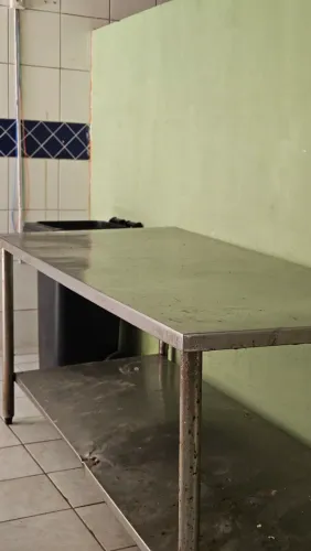 Mesa industrial de alumínio