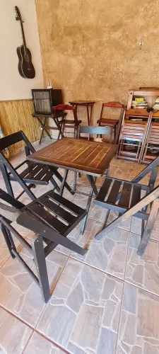 Conjunto de mesa e cadeiras