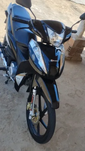 moto bem novinha emplcada ano 22