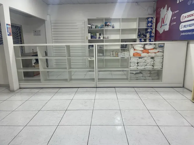 2 Balcões Vitrine