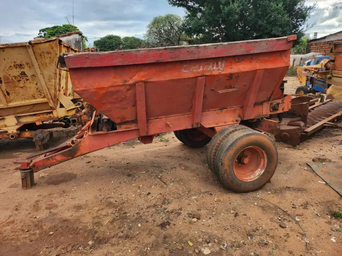 DISTRIBUIDOR DE  ADUBO CALCÁRIO E ESTERCO 