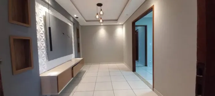 Vendo linda casa 3qts, excelente localização