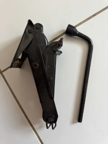 Kit macaco e chave de roda original Fiat (molar)