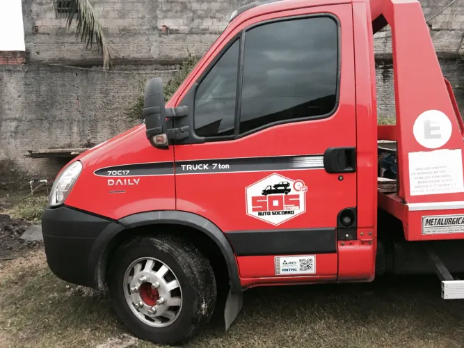 Guincho plataforma iveco 70c17 2013