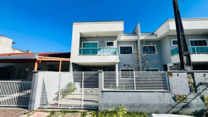 Sobrado à venda no bairro Paese - Itapoá Santa Catarina