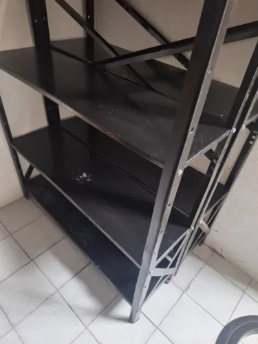 02 estantes de ferro