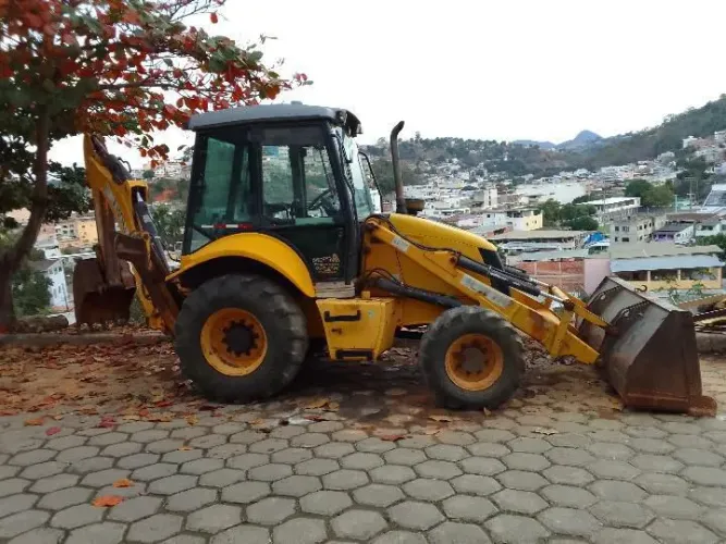 Vendo retroescavadeira New Holland 240.000