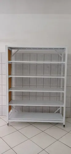 Prateleiras em alumínio branco
