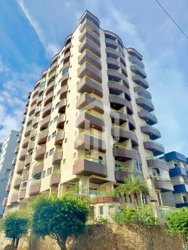 Apartamento de 2 quartos com suíte, sacada, piscina e vaga em Praia Grande, a 300m da prai