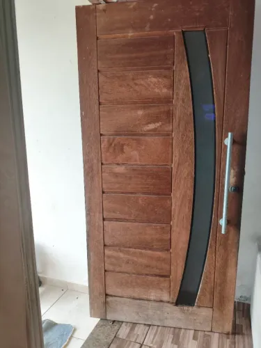 Porta ? madeira maciça