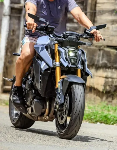 SUZUKI GSXS 1000cc muito nova 