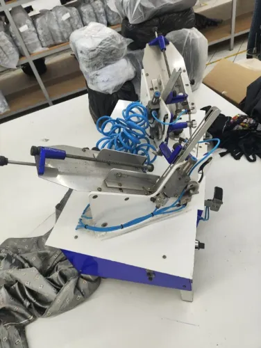 Máquina tag fine PIN com 2 cabeças automática