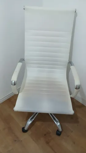 Cadeira presidente escritório estilo Eames